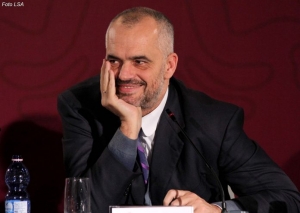 Zoti Rama a të  KUJTOHET  FAAD Mitri, personin në foton poshte teje?