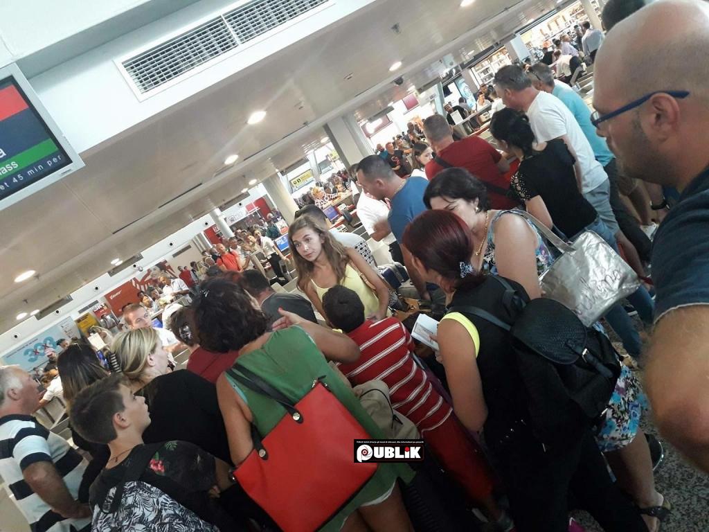 Kompania Fly Ernest , te pret bileten per Pisa e te con ne Ancona!