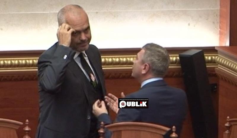 Damian Gjiknuri, fshihet pas  skandalit të pronave në Vlorë