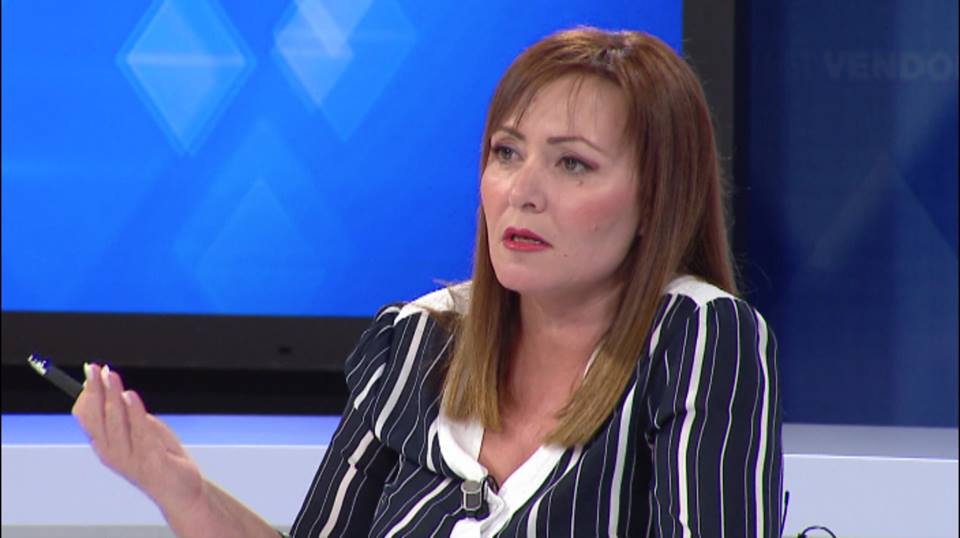 Përse Lulzim Basha pranon të bëhet kaq qesharak?
