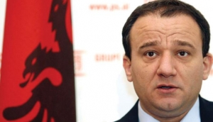 Andis Harasani:TA Q* MAMIN, O KU*Ë E VOGËL