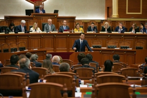 Rikthehet ‘fuqishëm’ Berisha ne parlament, me shume se Basha
