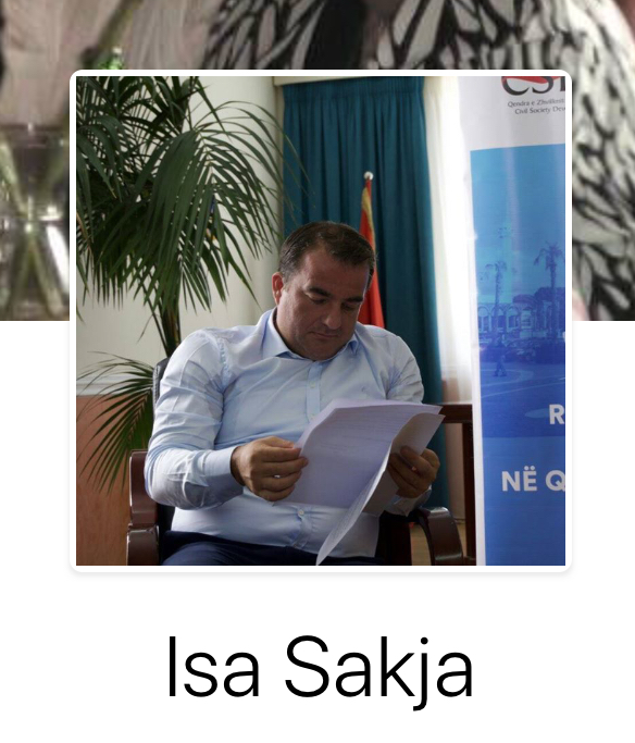 Isa Sakja:Kjo eshte salla e re e leximit ne biblioteken e qytetit.