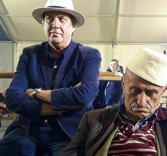 Rebelohet Profesori i Lëvizjes së Dhjetorit: Hollandez i dashun, ik sa nuk je vonë!