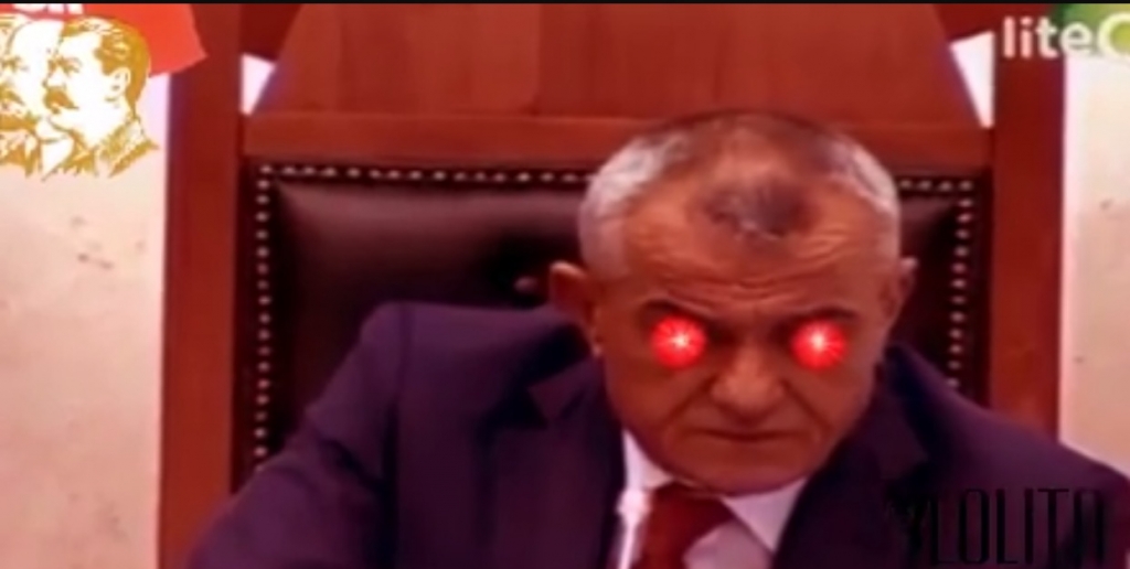 Vazhdojme içik me ato internimet…shtyj me andej se do hapet dera…
