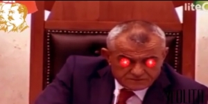 Vazhdojme içik me ato internimet…shtyj me andej se do hapet dera…