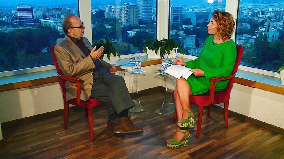 Ismail Kadare: Pse ja shkruajta me dorë letrën Enver Hoxhës