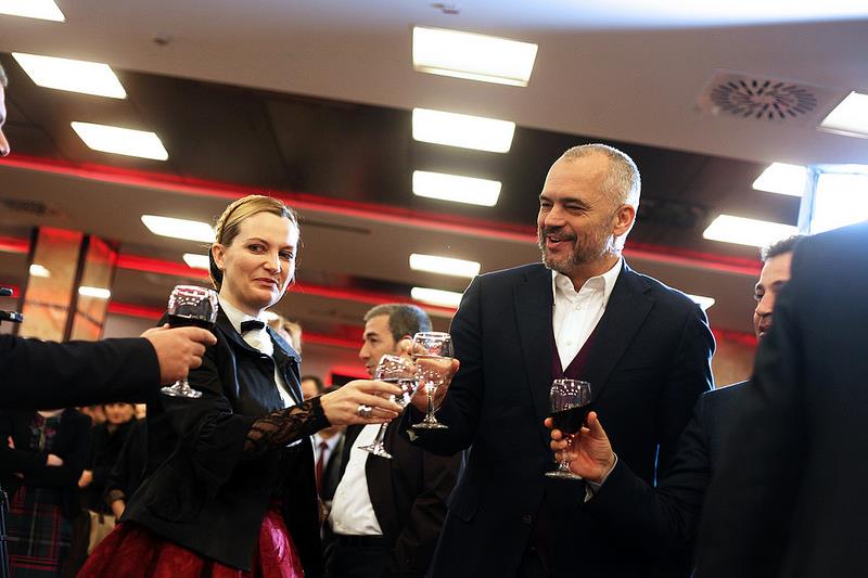 Mesila Doda, Rames:O Zot, sa i pavertetë je….