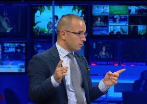 Gazetari  Endri Xhafo  sherr të dhunshëm me grushte me një regjisor të këtij televizioni.