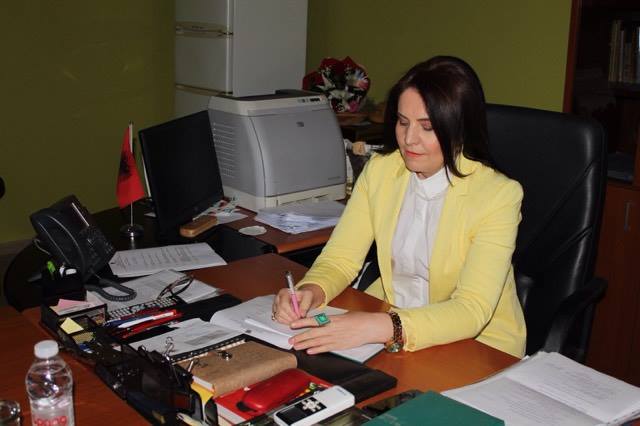 Drejtoresha e burgut i lutet Metës: Të lirohen 4 të moshuara, 2 janë sëmurë rëndë