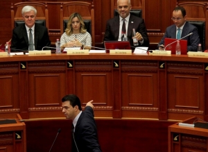 Debati për reformën, Basha kërkon mbledhjen e krerëve të grupeve, Ruçi ndërpret seancën