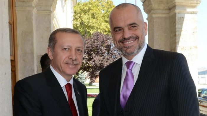 Edi Rama lojë me  “vëllain” Erdogan dhe BE -në