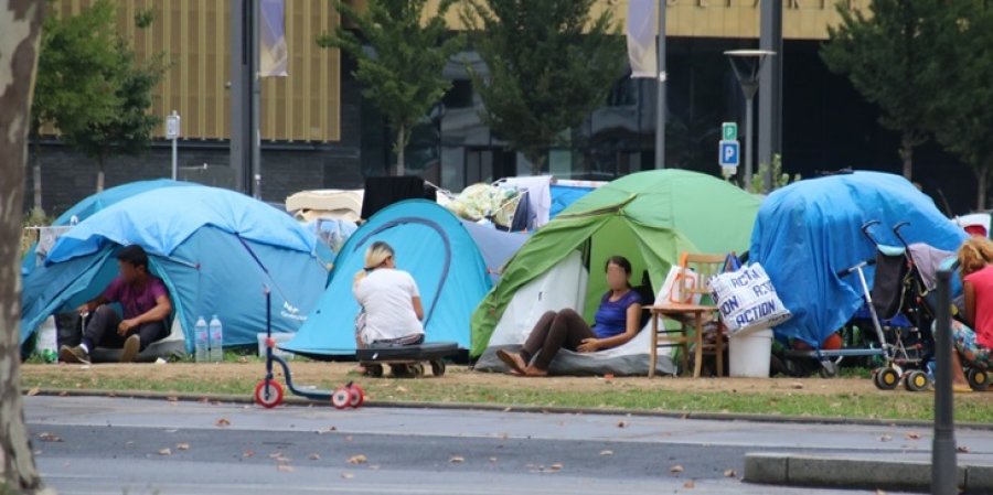 Franca po  përzë refugjatët shqiptarë që presin azil