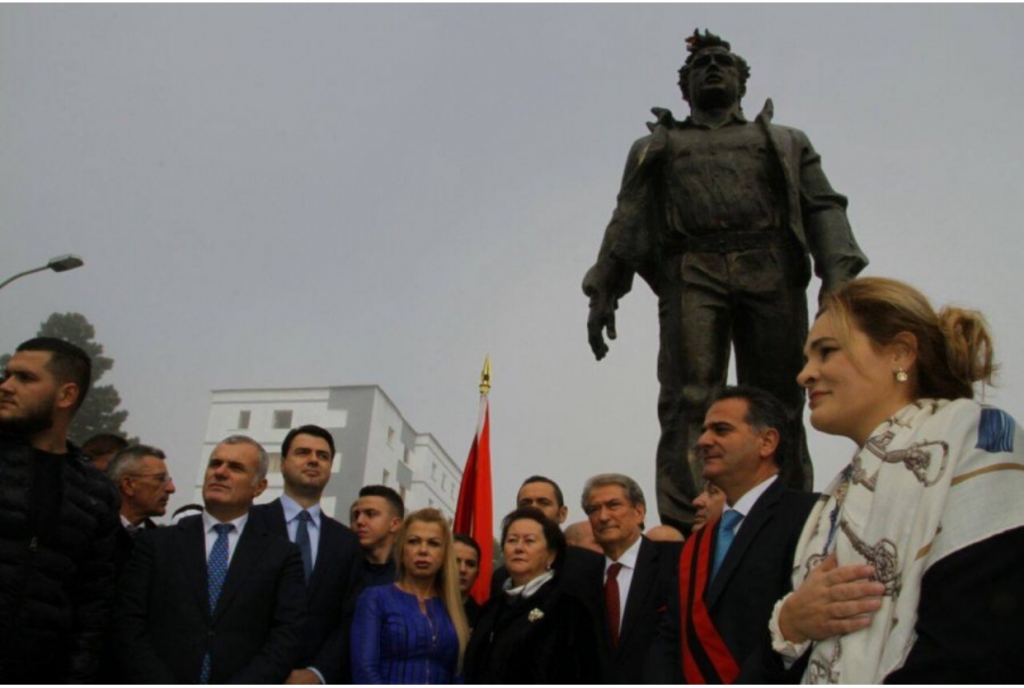 VIDEO/ Ngrihet shtatorja e Azemit në Tropojë, Basha: Na ndriçon mendjet edhe sot