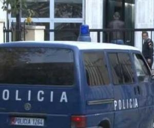 Kavajë, përplasi për vdekje një 28-vjeçar dhe fshehu provat, në pranga 3 persona
