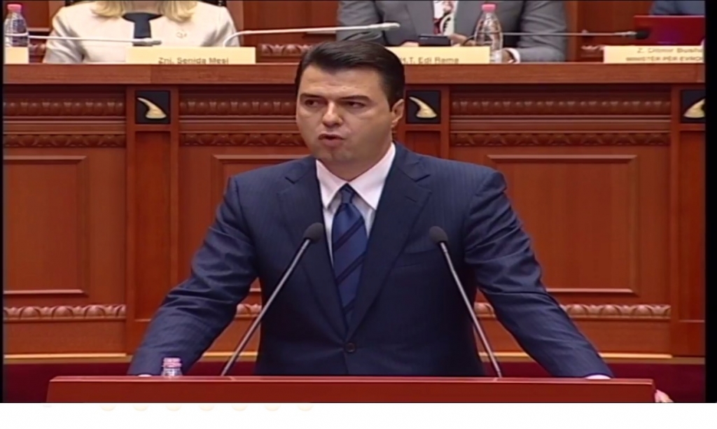 Lulzim Basha/PESHKU I MADH DHE….I MADHI FARE
