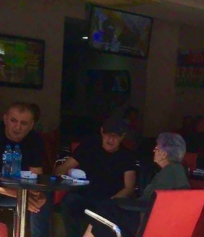 FOTO| çfarë po bisedojnë Aneta Rama, Gaz Demi dhe deputeti Aqif Rakipi?