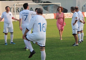 Ambasadorja Vlahutin mbron Saimir Tahirin