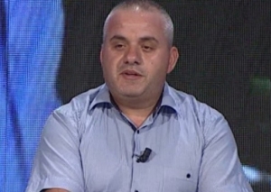 Artan Hoxha:Ja pse ne kete vend Rama, Meta, Berisha, Basha, Veliaj etj, tallin… me shqiptaret dhe nuk u hyn gjemb ne kembe…