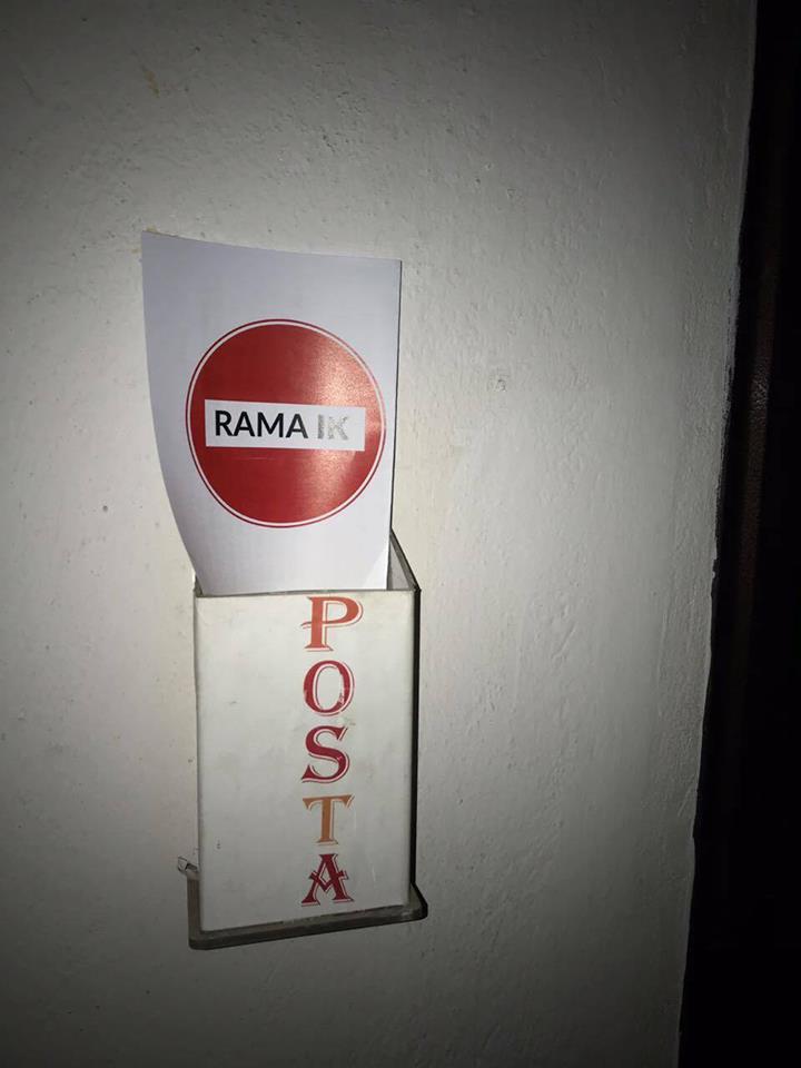 Tirana mbushet me trakte, nuk do ta besoni çfarë gjetën qytetarët poshtë derës