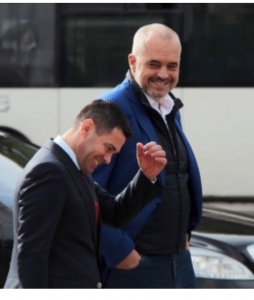 Kush  gënjen më  shumë  ministri apo  Kryeministri
