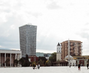 Kjo është Tirona jonë e kontradiktës…