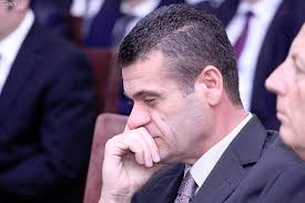 Patozi: Merreni me të qetë…çuna dhe goca të PD-së, kur i thoni Edit të kthejë mbrapsht marrëveshjen…