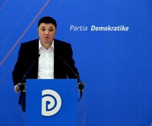 Mustafa Nano dhe provikimi  meskin  per Azem Hajdarin.