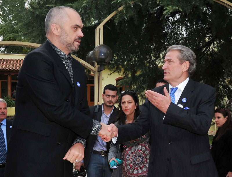Rama portretizon , Berishën, Metën dhe Monën kurse Basha qesharak…