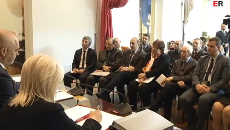 Rama profesorëve të Akademisë së Shkencave: Nga xhevahir, u bëtë kufomë