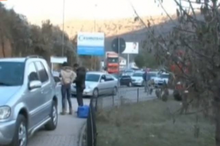 Ç’po ndodh në Kapshticë e Kakavijë? Radhë të gjata dhe kthime.