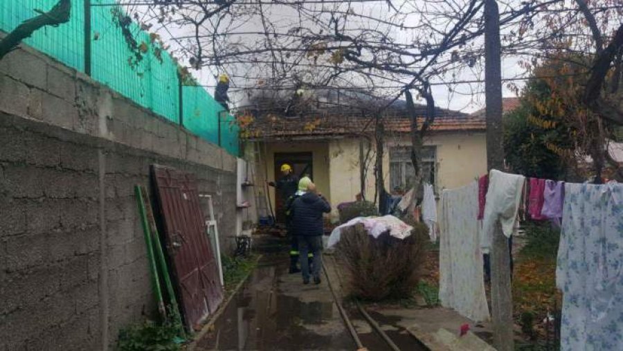 Shkodër, shkrumbohet shtëpia