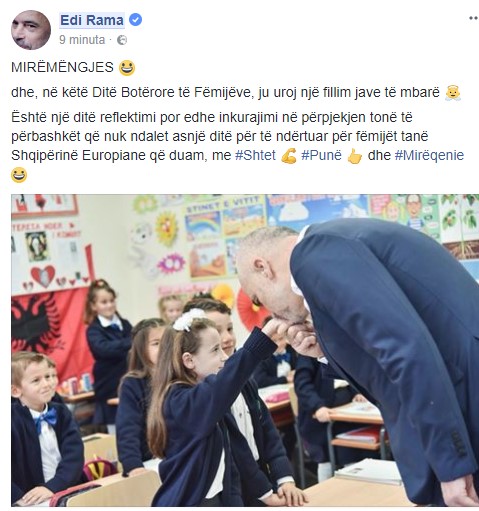 Rama shfaqet duke puthur dorën e një vajze : Është një ditë reflektimi