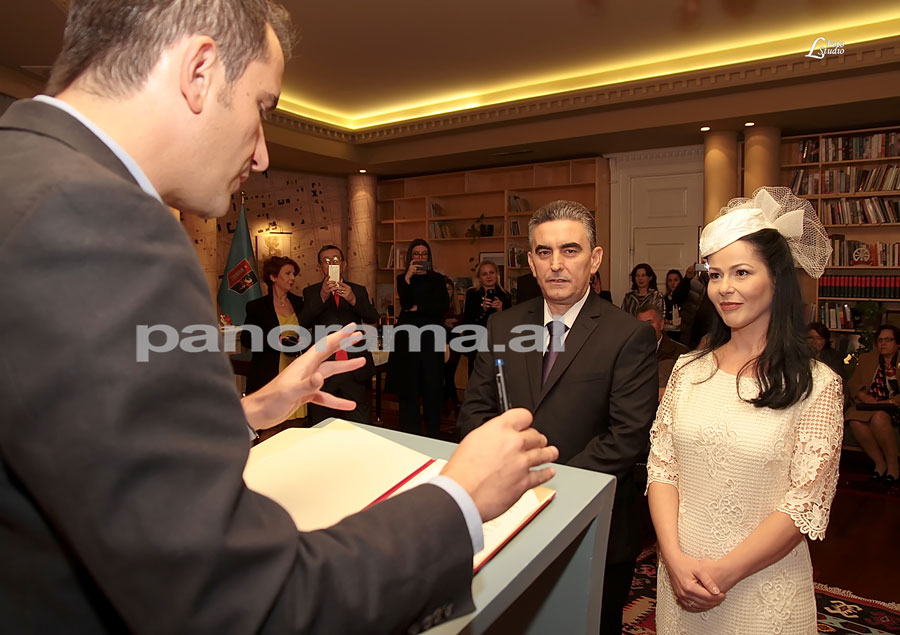 Ish-prefekti i Tiranës martohet me psikologen e njohur pas divorcit, fotot gjatë celebrimit