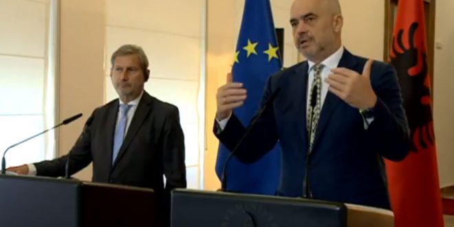 Rama i thotë troç Hahn-it: Meritojmë hapjen e negociatave. Tregon ftesën e fundit që ka marrë