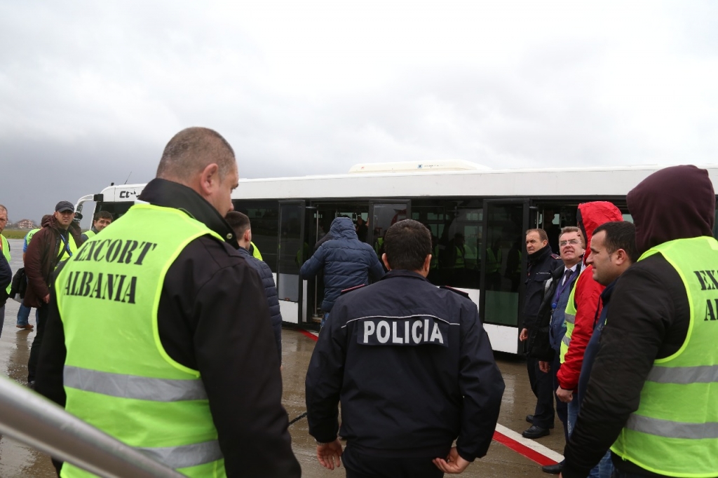 Operatorë turistikë procedohen në prokurori ,ja ç’bënin për azilkërkuesit shqiptarë