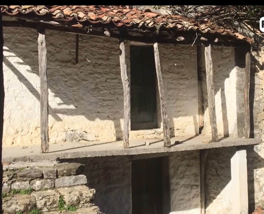 Fterra fshati i harruar, dikur 250  familje, sot vetëm me të moshuar