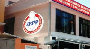 Kavajë/Shoqërohen në polici, zyrtarë të Hipotekës.