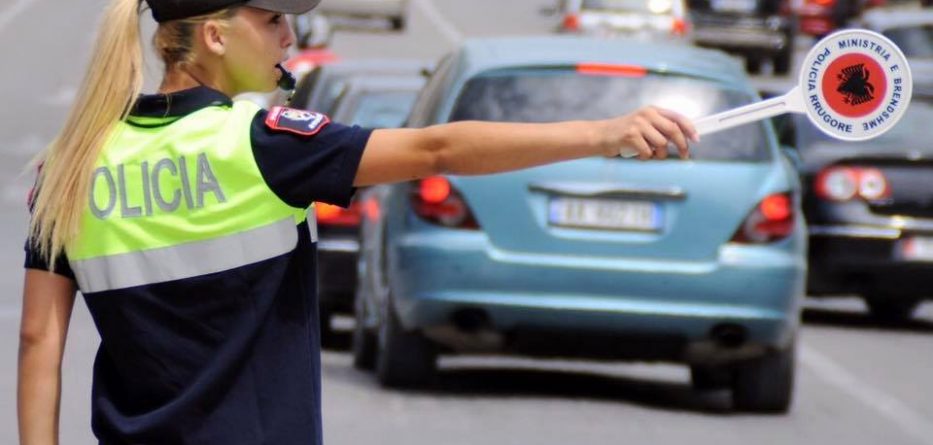 Tani vendos polici rrugor për  patentën dhe gjobat