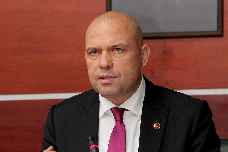 Ku e lamë?!Te hashashiii…/Nga Ylli Manjani