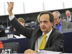 REPLIKAT/ Fleckenstein “sherr” me Juncker për Shqipërinë: Ka ecur më mirë se çdo vend tjetër në Ballkan, por ju vlerësoni Serbinë…