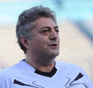 Rama vijon të kapë të gjitha institucionet, herë më kërbac, e herë me kulac