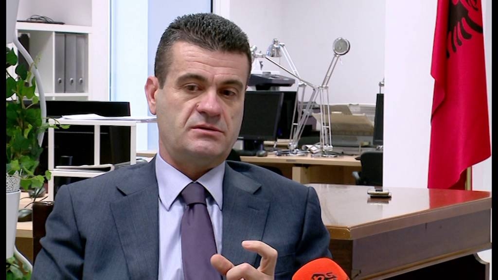 NUK TREMBET PESHKAQENI ME MUZIKË KLASIKE, AMBASADOR!/Nga Astrit Patozi