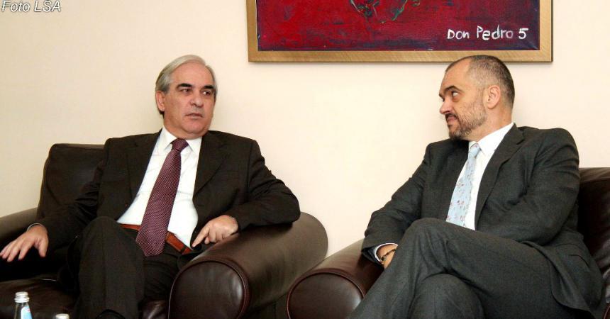 Gjinushi profesori, Rama si Ramiz Alia në takim me akademikët….