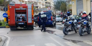Foto/Vlorë, shpërthen një makinë, plagoset një person
