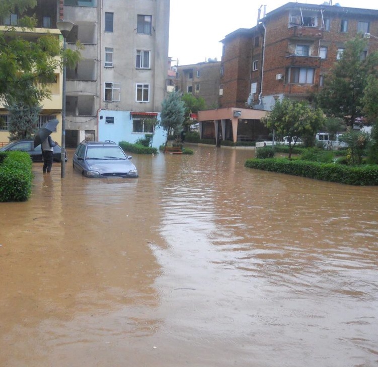 Përmbytet, qarku i Shkodrës,shumë zona pa energji elektrike
