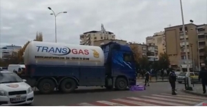 Pamjet e rënda/ Aksident te Brryli, autoboti shtyp një burrë me biçikletë