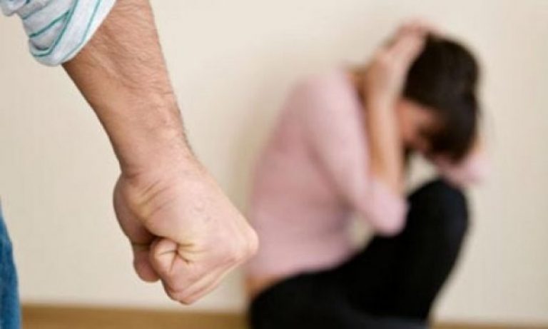Gruaja australiane porositi raki, shqiptari e pret   me grushta , por në fund…