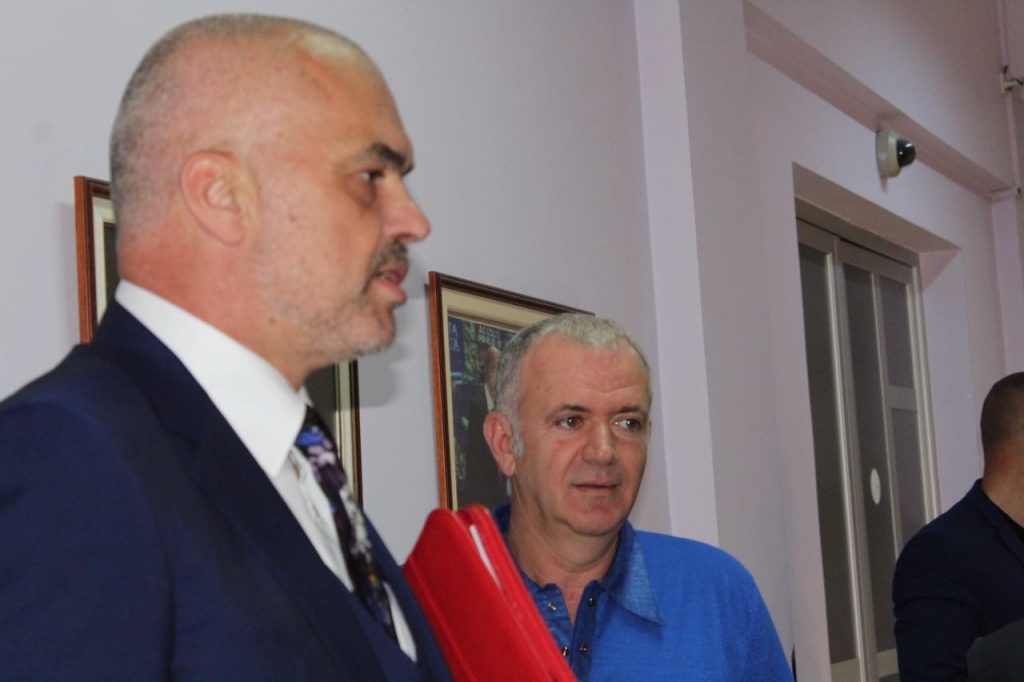 Kritiku ndaj Medias, Edi Rama njeh vetëm pjesën e pasur te gazetareve dhe jo armatën e keq-paguar te tyre!