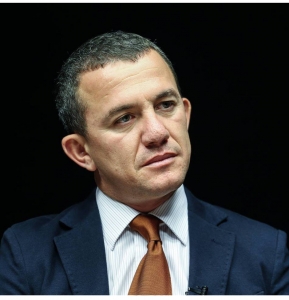 Berat Buxhala: Merreni dhe lidheni Ramën, është i sëmurë